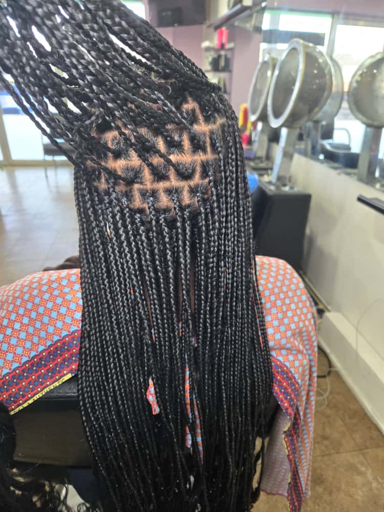 Knotless braids by Akwaba Hair Braiding